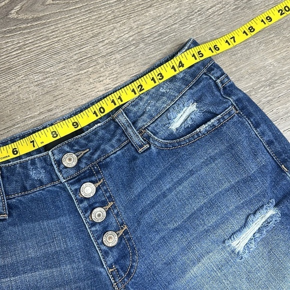 Vervet Women’s Boyfriend Fit Distressed Button-Fly Denim Shorts Sz 27 - Picture 4 of 9